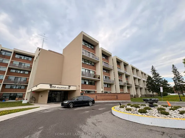 1050 Stainton Dr #327, Mississauga, ON L5C 2T7
