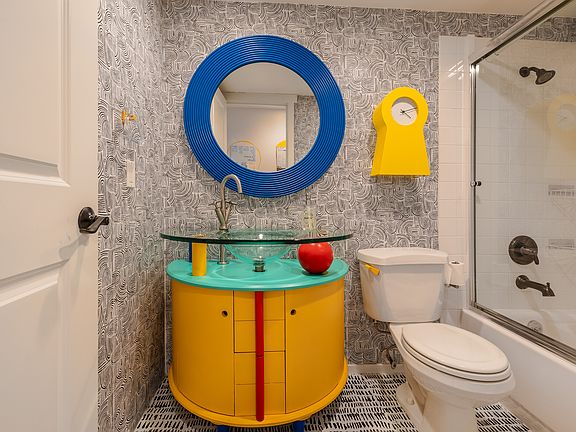 Kids' bathroom