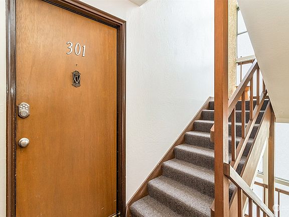 2nd image of 3209 Hoyt Avenue #301