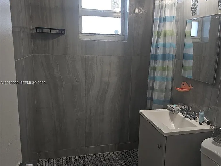 615 NE 4th St #2 — Photo 5