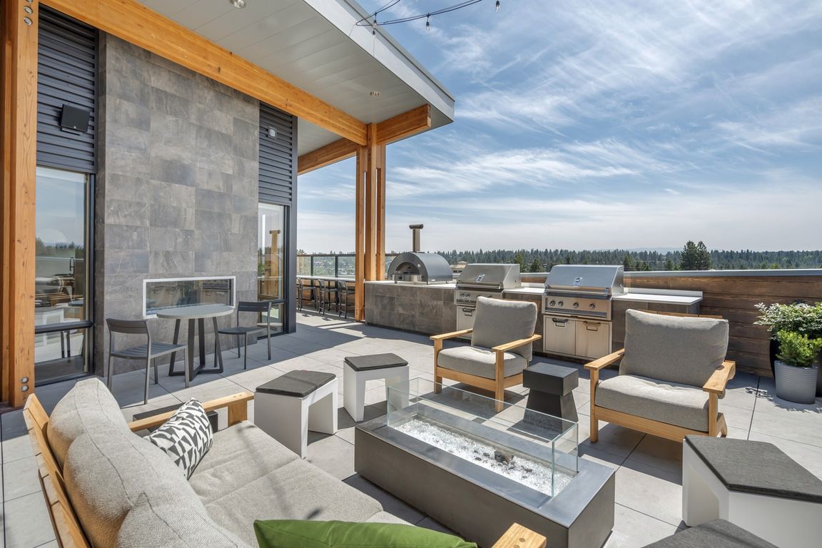 Gas Firepit, Pizza Oven, & BBQs