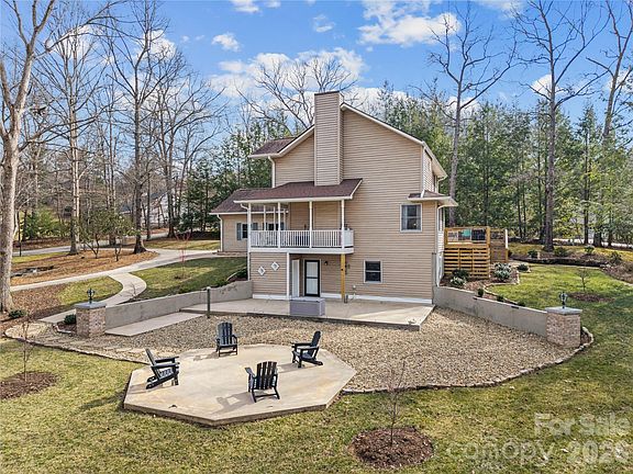 3rd image of 112 Bridlewood Trl