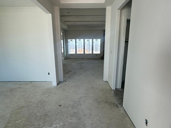 4th image of 815 Valley Ridge Rd