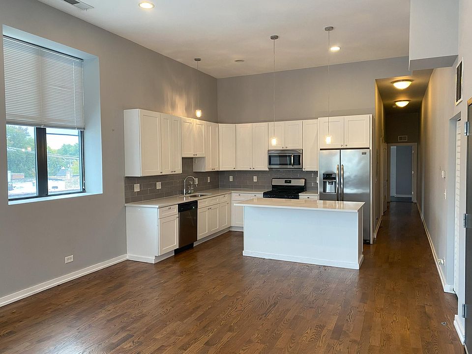 1st image of 7056 N Clark St #303