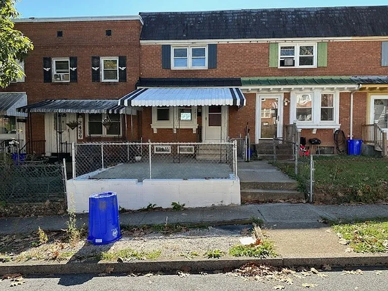 2437 Mercer St — Photo 1