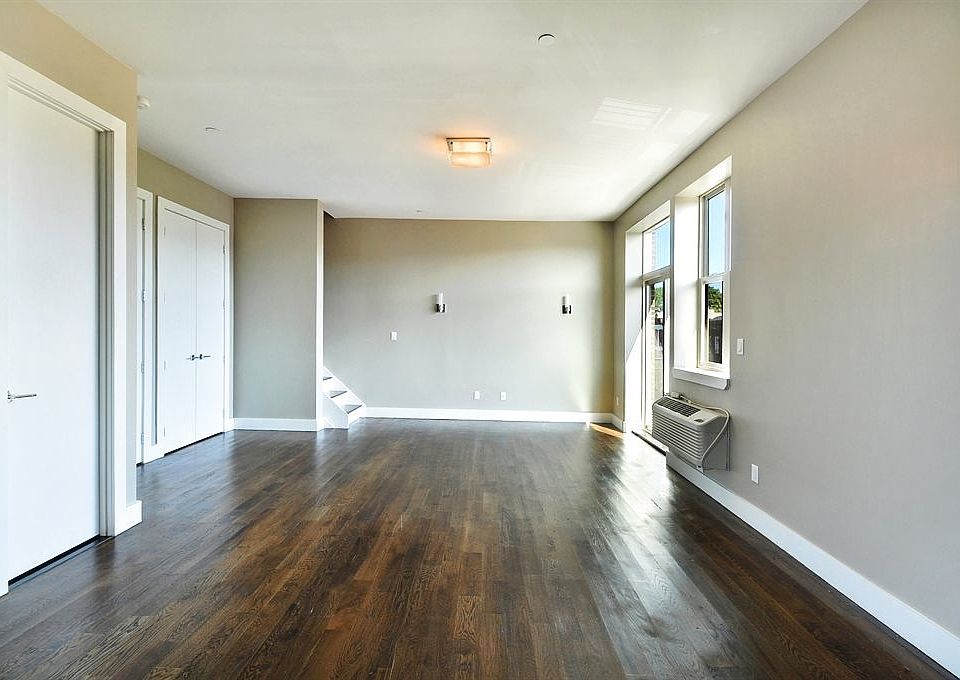 1st image of 169 Tompkins Ave APT 3