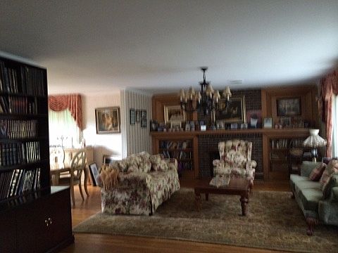3rd image of 37 Roosevelt Ave