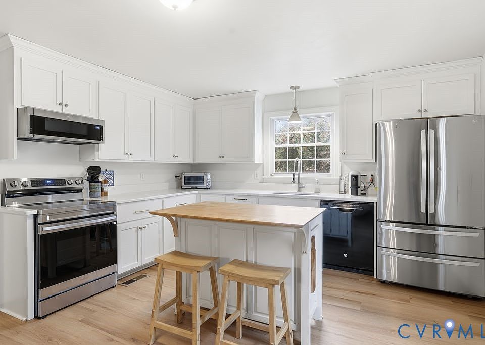 1st image of 405 Canterbury St