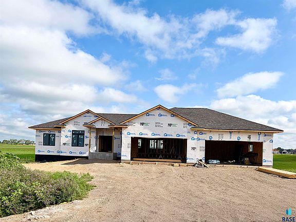 2nd image of 46644 Prairie Cir
