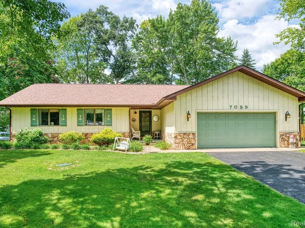 7059 Lakewood Dr, Oscoda, MI 48750