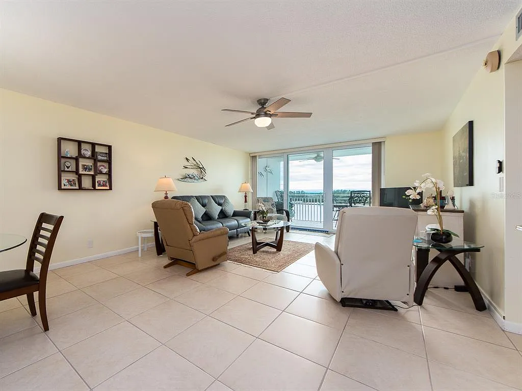 2 bed, 2.0 bath, 1409 sqft, $5,750 — Photo 3