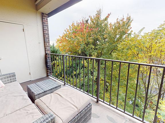 3rd image of 124 Roberts Ln APT 401