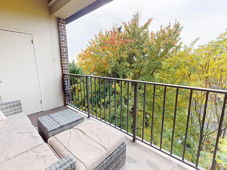 124 Roberts Ln #401 — Photo 3