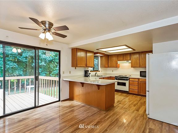 5th image of 40 NE Riverhill Ln