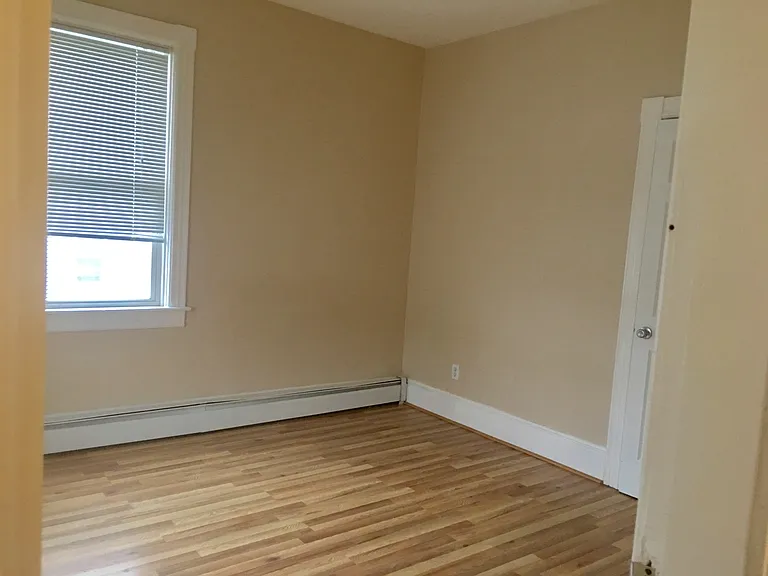 104 Knight St #3R — Photo 2