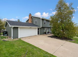 335 Parkland Dr SE, Cedar Rapids, IA 52403