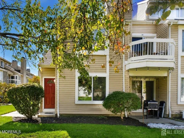 56 Farnham Sq, Parlin, NJ 08859