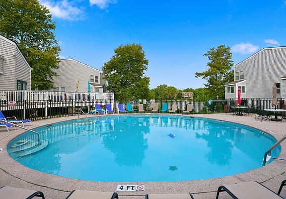 2nd image of 2414 Lake Park Rd APT 1104