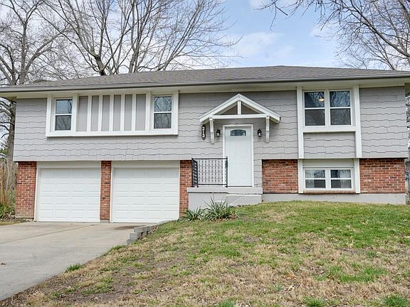 2nd image of 213 NE Summit Dr