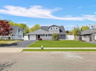 367 Blacksmith Rd, Levittown, NY 11756