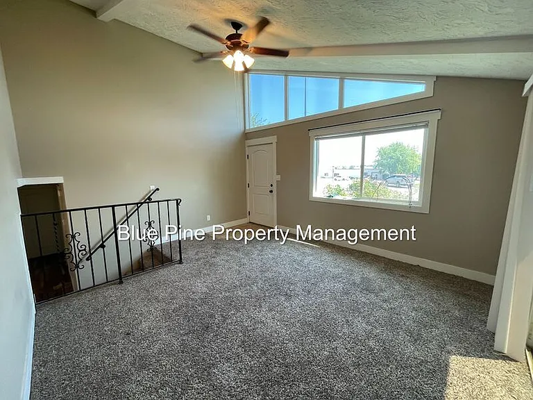 1201 N Skyline Dr #4 — Photo 3