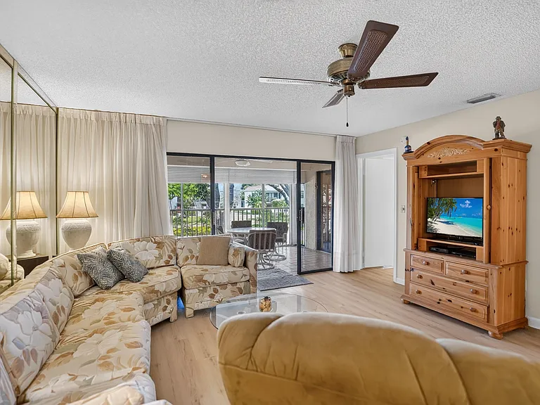 65 Pelican Pointe Dr #2030 — Photo 23
