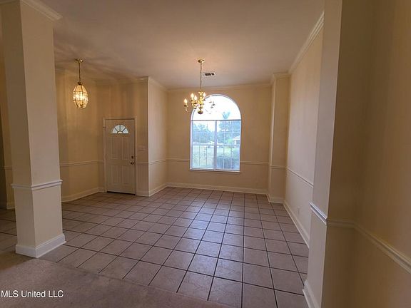4th image of 213 Hilltop Dr