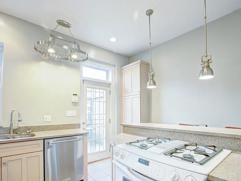 1419 Monroe St NW — Photo 10
