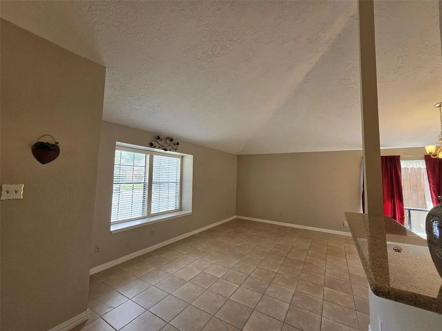 2 bed, 1.0 bath, 1025 sqft, $1,750 — Photo 4