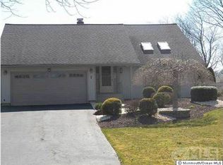 7 Hillside Rd, Manalapan, NJ 07726