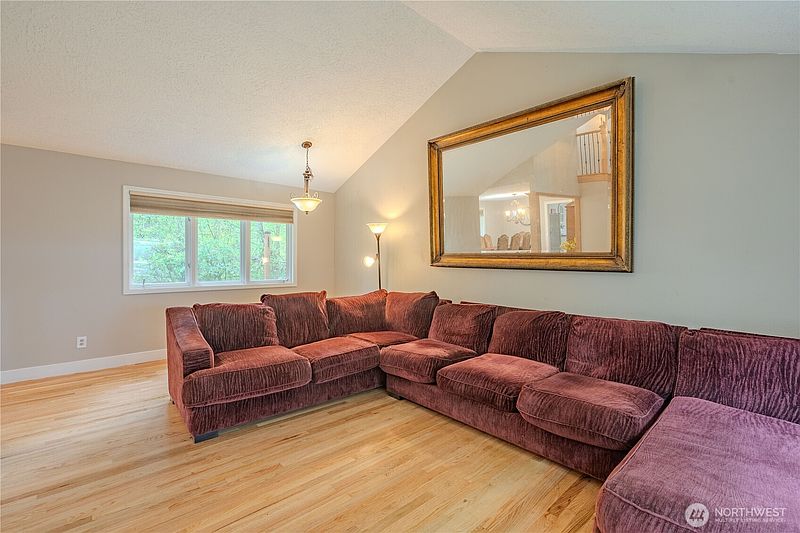 5th image of 14435 NE Valley View Lane