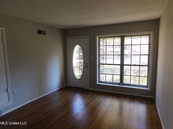 5th image of 8415 Southaven Cir W