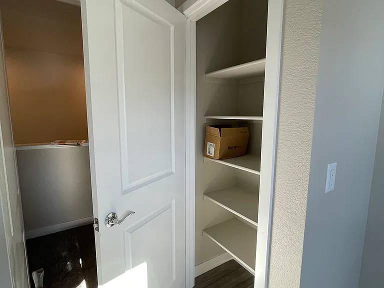 922 Colorado River Ave — Photo 6