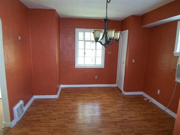 4th image of 2908 California Ave
