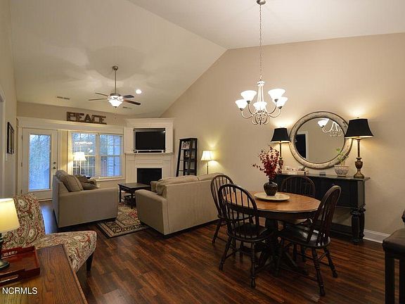 4th image of 1840 Cambria Dr