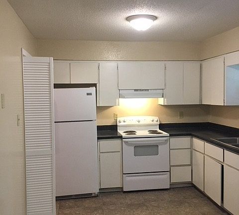 5th image of 1510 Crest Rd #1528
