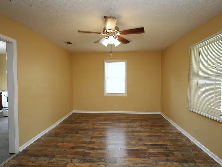 206 Warren St — Photo 3