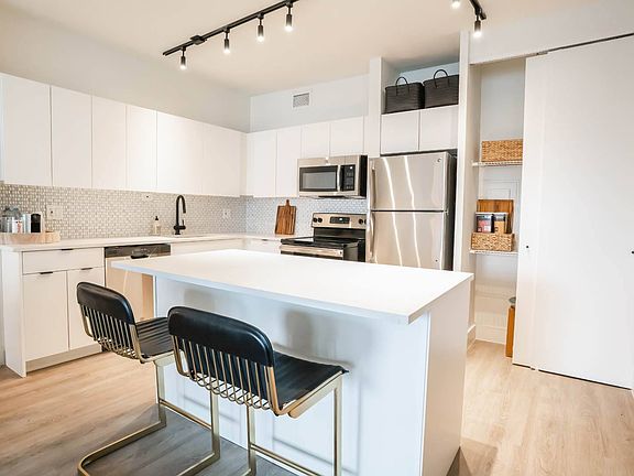 5th image of 21 E Chestnut St APT 3E