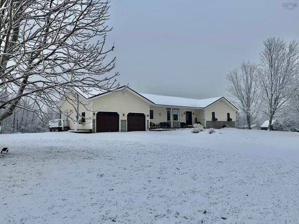 102 Harold Silver Rd, Lunenburg, NS B4V 8R7