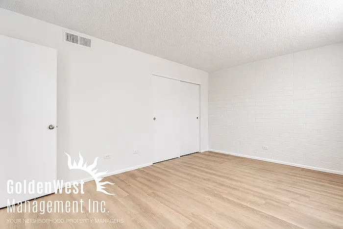 2041 W Berridge Ln #1 — Photo 12
