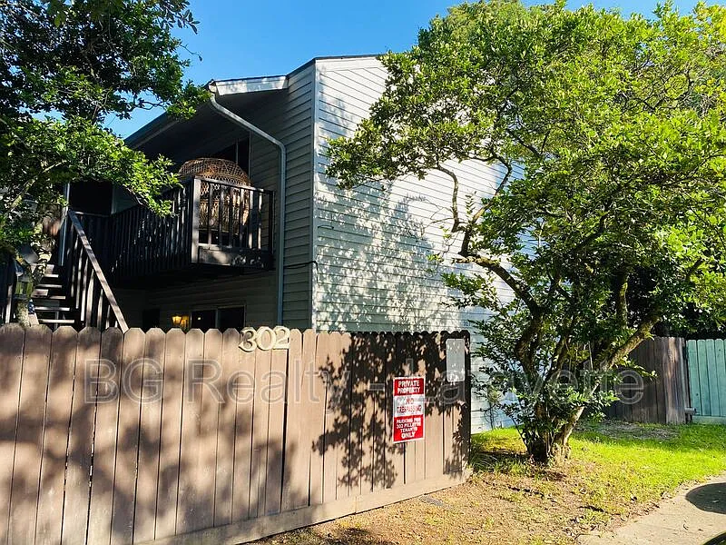 2 bed, 1.5 bath, 950 sqft, $875 — Photo 1
