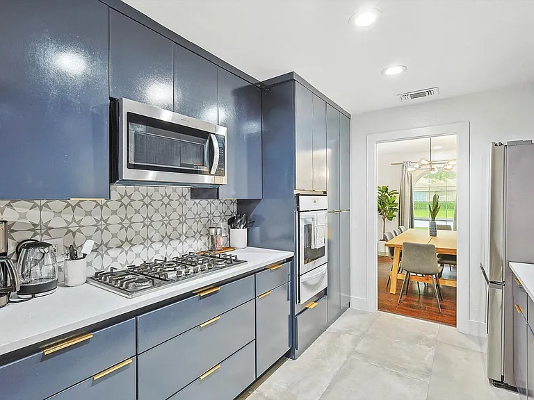 1012 Cloverdale Ln — Photo 16