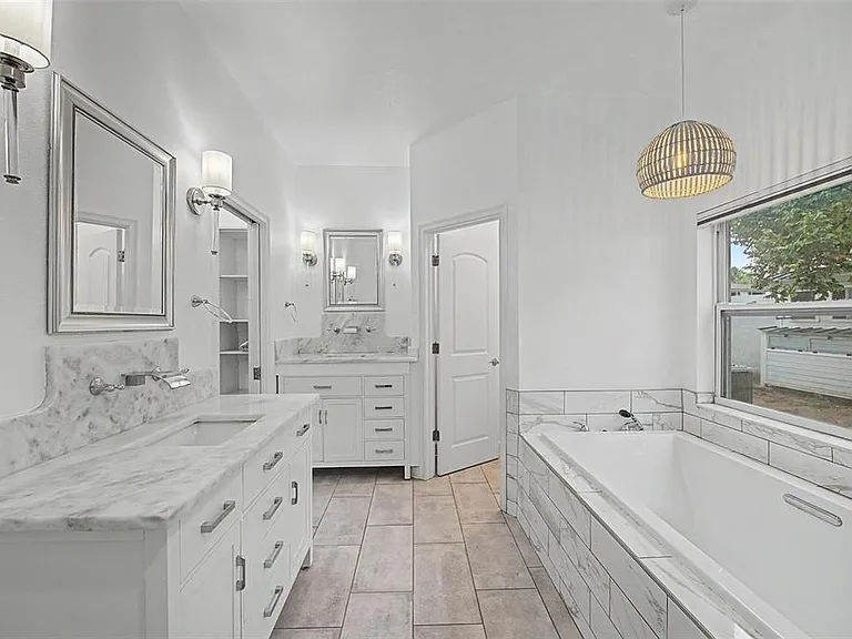 606 Royal Crest Dr — Photo 12