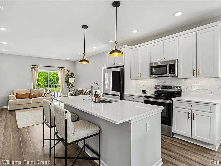 750 Huntley Ln — Photo 4