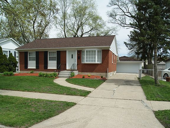 2nd image of 14 Arapaho Dr