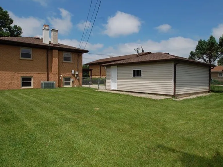 2185 Lee St — Photo 4
