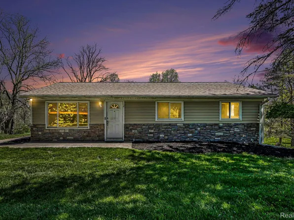 1405 Swarthout Rd, Pinckney, MI 48169