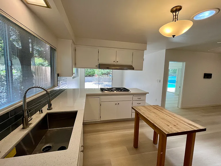16641 Park Lane Cir — Photo 8