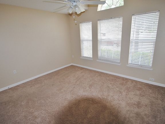 4th image of 320 McKay Blvd