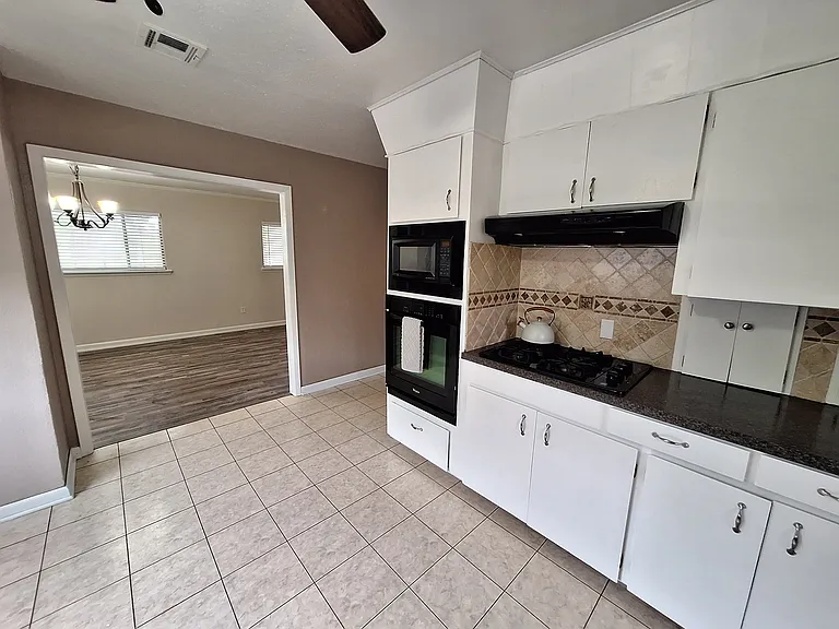 821 Princeton Rd — Photo 6